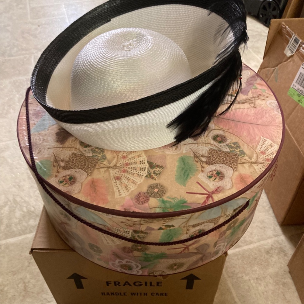 Straw hat - Picture 3 of 3